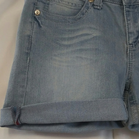 Seven7  Blue Light Wash Whiskering Mid Rise Zip Up Cuffed Hem Denim Jean Shorts - Picture 4 of 11